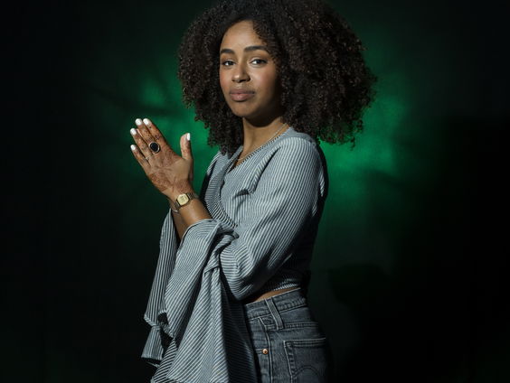 Rode Micra: door de grond zakken in Land van Ooit...