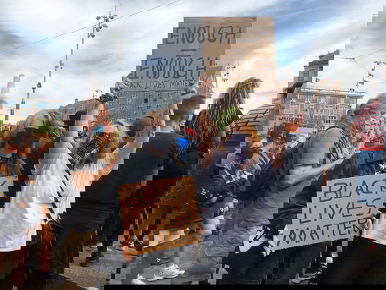 Mandy demonstreerde op de Dam