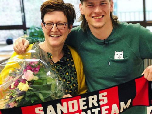Sander belt met zijn oud leraar uit groep 5: ''Wegens het tekort sta je wel eens ziek voor de klas''.