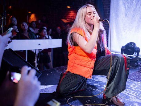 Elizabeth wint kaartjes voor de #3FMExclusive met @billieeilish en is onwijs blij!