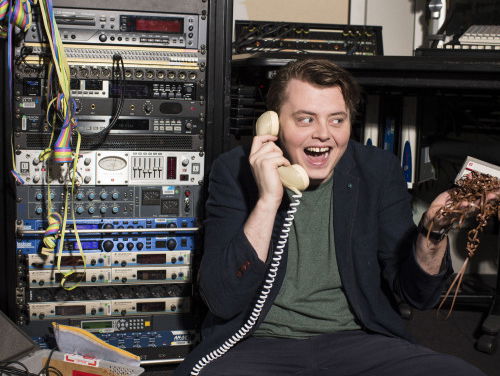 Vliegtuigen in Lelystad verstoren welk liedje?