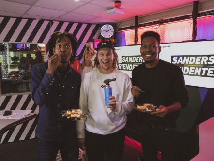 Jeangu Macrooy samen met broer Xillan over hun nummer Second Hand Lover