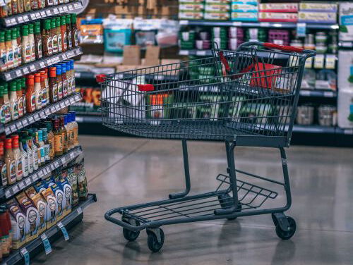 Het is Sander gelukt! Vandaag hoor je in zo'n 850 supermarkten de 3FM megahit: Sad Supermarket Song!