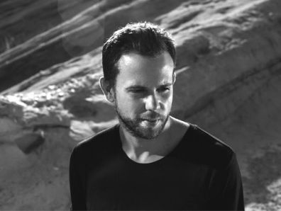 M83 brengt Iris meteen terug naar de Noorse fjorden! | What Keeps You On Track