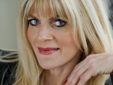 Kim Holland komt met een live porno opname en jij kan erbij zijn!