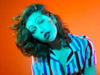 Sam is de hele nacht opgebleven voor King Princess