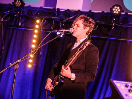 12van3voor12-talent The Visual bezingt de liefde, maar soms wel op een gitzwarte manier