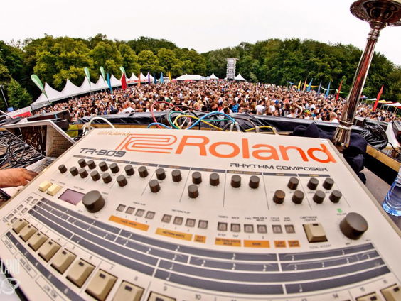 Een deep dive in de Roland TR-909