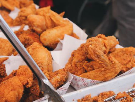 Rámon ging voor het eerst in zijn leven naar een bekend kiprestaurant