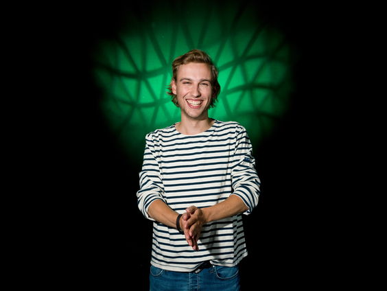 HUH?! Is er een eigenaar van de maan?