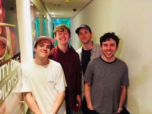 Boy Azooga droomt van dubbele drums op het podium