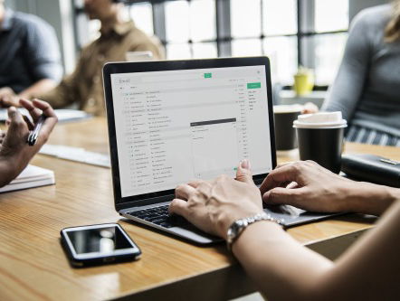 Oude, gekke, genante e-mailadressen onder de loep