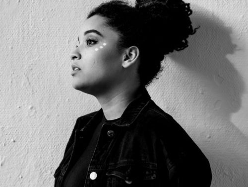 Julia Zahra over haar nieuwe single 'Tired: 'Er is een hoger doel op dit moment'