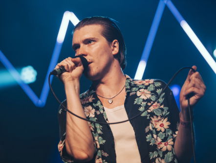De excentrieke muzikant Alex Cameron is persoonlijker dan ooit op zijn nieuwe album