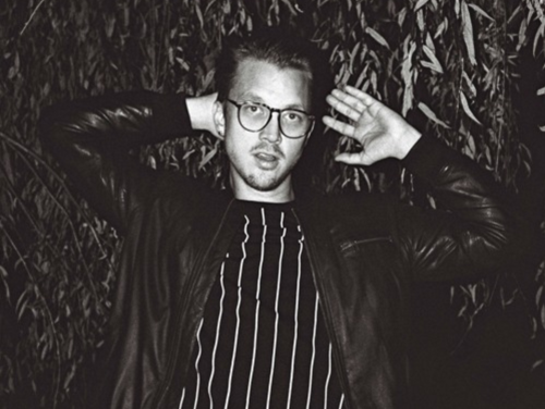 Sjamsoedin vermaakt zich wel tijdens deze crisis