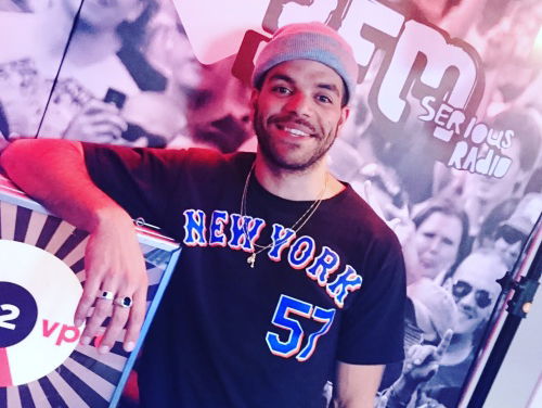 Sef gaat op tour voor het eerst een cover spelen, maar welke? R....