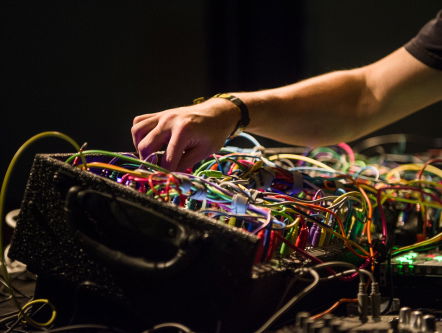 Synthexpert Allert over de modulaire synth: 'De modular is een recept voor happy accidents'