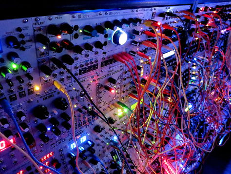 Bart Wolff over modulaire synthesizers tijdens ADE (en hoe je daar onmogelijk op stil kan blijven staan)