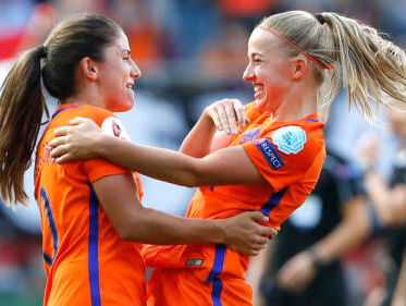 Oranjeleeuwinnen pakken alsnog de finale! @Jackie_10_ #ALGARVECUP #3FM #voetbal