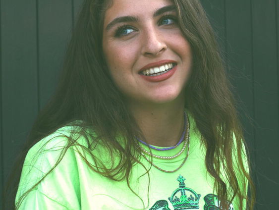 De toonladder: Ariana Popal zingt haar ouders toe in 'Home'