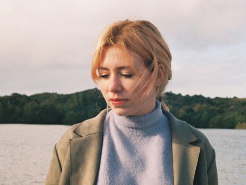 Robin Kester heeft de muziek met haar nieuwe single wat hoekiger gemaakt