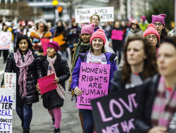 Waarom is de Women's March nog steeds belangrijk? Kim van Sparrentak en Gracia Visscher leggen het uit!