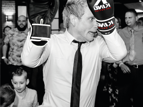 OUD-BOKSER ESHTER SCHOUTEN SLAAT KEVIN UIT ZIJN BOKSDROOM!