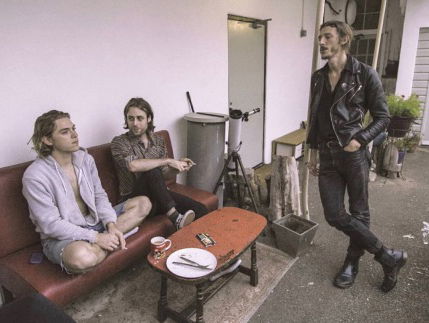 Vandaag plugt Leoni Demob Happy!