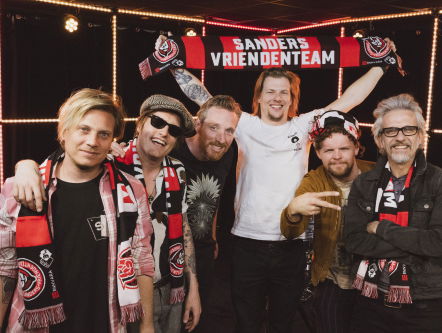 Sander vraagt aan Spike of DI-RECT in Ahoj Rotterdam ook 'Webcam Girl' wil spelen