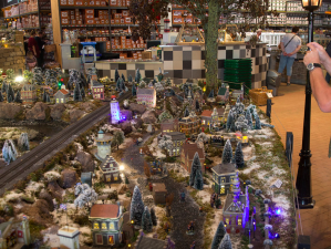 Komt er een enorm kerstdorp in de studio?