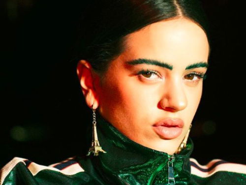 Charlotte liet in de stromende regen alles vallen voor Rosalía