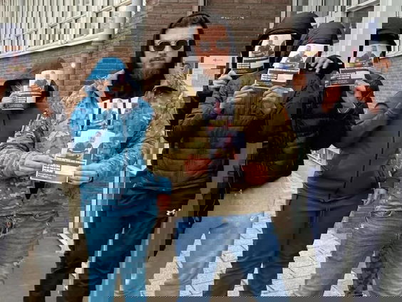 Ex-Lachgaskoning Deniz start een petitie voor wijkagent Steven!