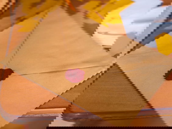 Reporter Shaquille leert hoe hij het beste een brief kan schrijven! "Ik mis haar rijst met pom"