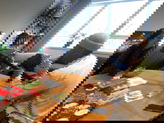 Reporter Shaquille ging langs met vragen over jongeren en hun financiën bij wethouder Marjolein Moorman