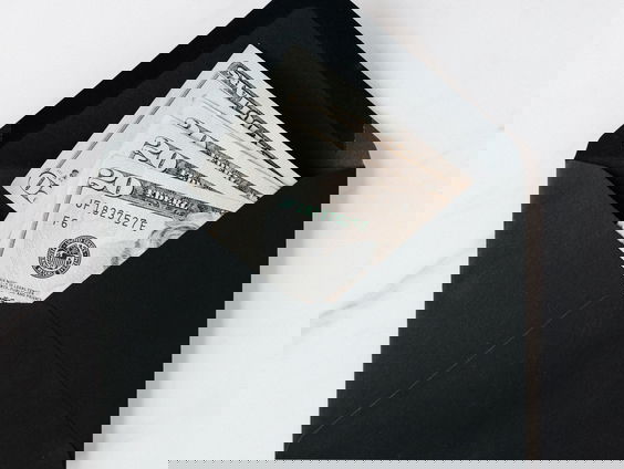 Maddi geeft een prijs weg voor de middelbare scholier die met het hoogste gemiddelde geslaagd is!