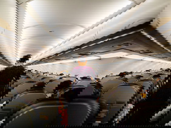 Lauren vliegt de hele wereld rond als stewardess!