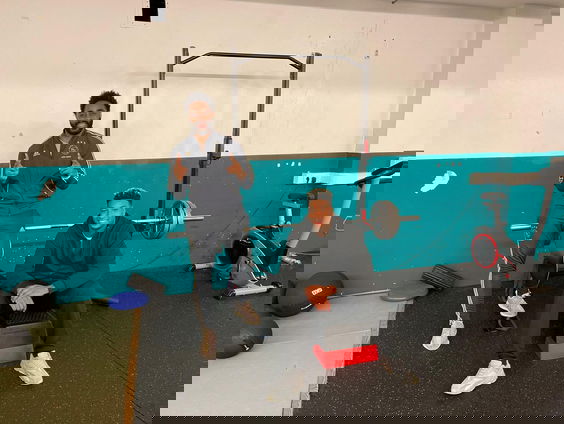 Reporter Shaquille gaat sporten met gym eigenaar Chav!