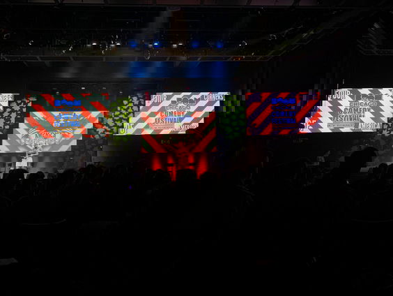 Reporter Camille neemt ons mee naar het Boom Chicago Comedy Festival!