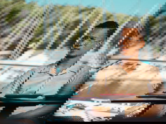 Hoe Ashi zich in het MC-wereldje blufte en nu opkomende hiphopartiest is