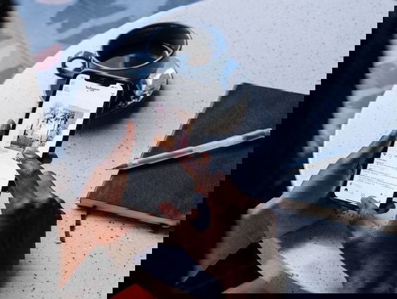 Wie zitten er achter die nepreacties op Instagram ? Shaquille zocht het uit!