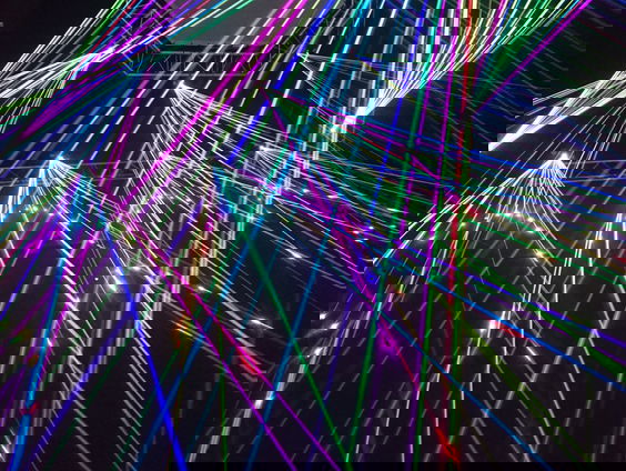 Reporter Shaquille gaat voor het eerst na de versoepelingen chillen met vrienden