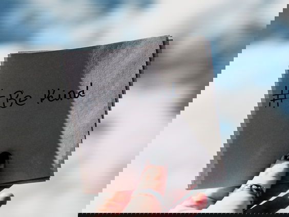 Daisy May maakt een podcast over mental health!