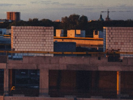 Journalist Manon over ongedocumenteerde Amsterdammers die worden uitgebuit