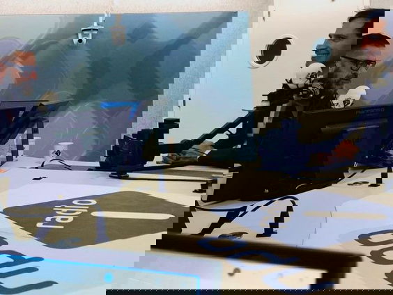 Demissionair minister van Financiën Wopke Hoekstra beantwoordt luisteraarsvragen