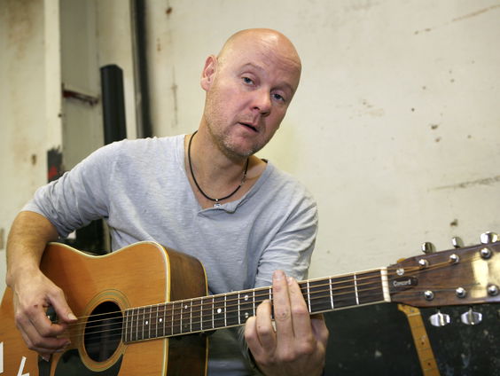 Jan Tekstra komt met boek en podcast over hits en winkeldochters