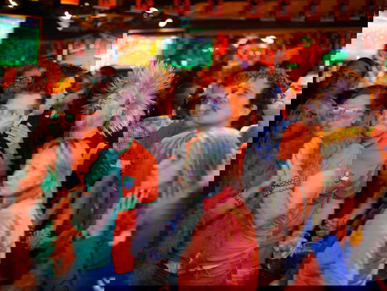 Is het verstandig om het EK op grote schermen in de horeca te kijken?