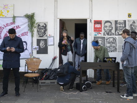 Moet Amsterdam kraken van We Are Here gedogen?