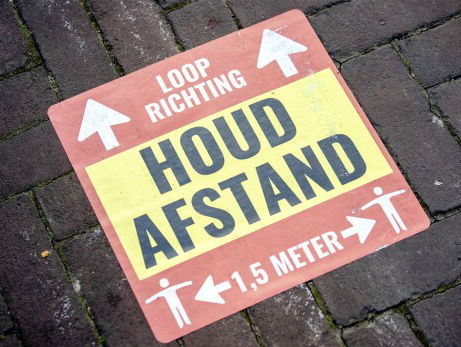 Hoe spreek je anderen aan als ze de coronaregels overtreden?