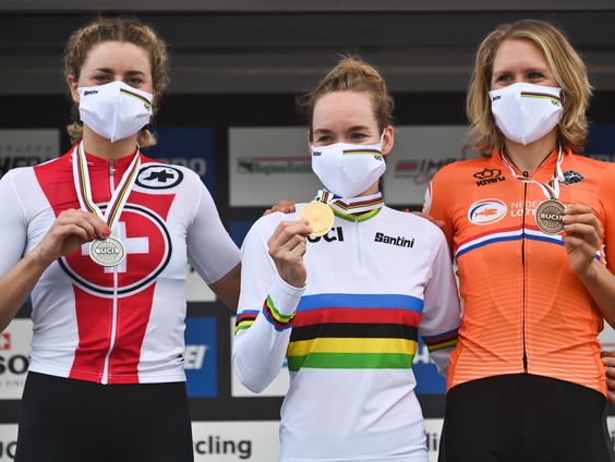 Nabeschouwing WK tijdrijden (v): Van der Breggen wint, topfavoriet Dygert hard onderuit