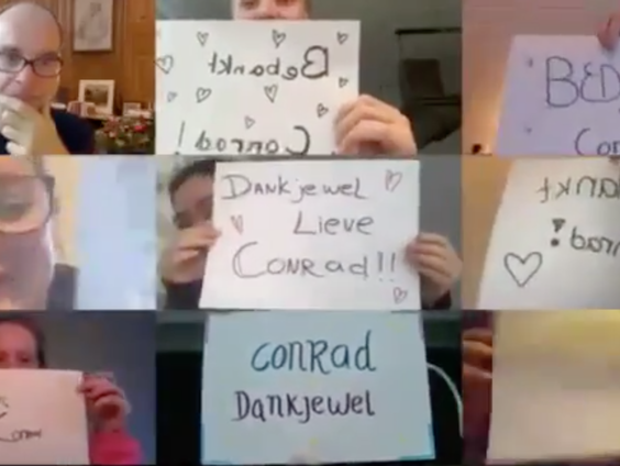 Docent Conrad Berghoef online verrast door leerlingen